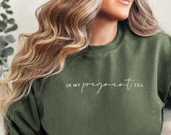 Sudadera bordada con texto "In My Pregnant Era", suéter para revelar el embarazo, camiseta para revelar el bebé, cuello redondo para anunciar el bebé, futura mamá, suéter de maternidad