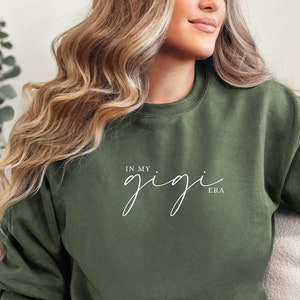 In meinem Gigi Era Sweatshirt, Gigi Pullover, Gigi Rundhalsausschnitt, Schwangerschaftansage Geschenk für Oma, Befördert zu Oma Geschenk, Geschenk für Gigi