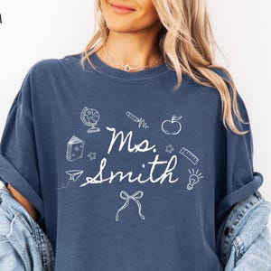 Camiseta personalizada con el nombre del profesor para el día de la escuela, camiseta de regreso a clases, camisetas para profesores, camiseta para nuevos profesores, regalos de agradecimiento para profesores.