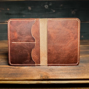 Portapassaporto vintage in pelle marrone per uomo