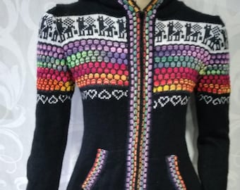 Alpaca sweater with Llama figures, Unisex alpaca sweater with round neck, Alpaca wool pullover sweater