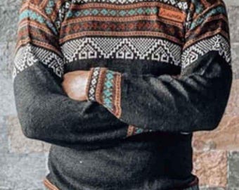 Alpaca sweater with Llama figures, Unisex alpaca sweater with round neck, Alpaca wool pullover sweater