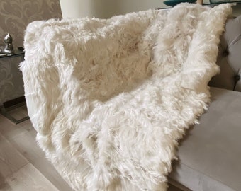 Alpaca fur throw - white color fur throw - handmade in Peru, Alpaca real fur throw blanket, Plush Very Soft throw, Alpaca fur throw