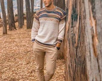 Alpaca sweater with Llama figures, Unisex alpaca sweater with round neck, Alpaca wool pullover sweater