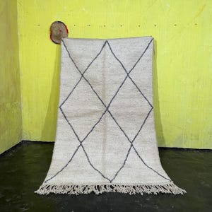 Authentic Moroccan rug, Moroccan Area rug, Berber Wool rug, Hand-knotted Moroocan rug, Beni Ourain rug Style, Moroccan Shaggy rug, 5x8 ft