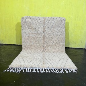 Authentic Moroccan Rug, Moroccan Area rug, Berber Wool rug, Handmade Moroccan White rug, Beni Ourain Rug Style, Moroccan Shaggy rug, 5x8 ft