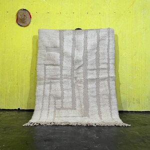 Authentic Moroccan Rug, Moroccan Area rug, Berber Wool rug, Handmade Moroccan White rug, Beni Ourain Rug Style, Moroccan Shaggy rug, 5x8 ft