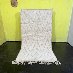 Authentic Moroccan Rug, Moroccan Area rug, Berber Wool rug, Handmade Moroccan White rug, Beni Ourain Rug Style, Moroccan Shaggy rug, 5x8 ft