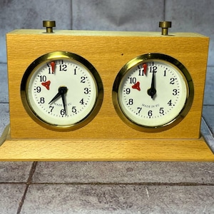 European mechanical chess clock 90s vintage in very good working condition. Great gift for mens, chess lovers and collectors!