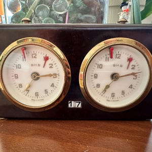Wood vintage Germany chess clock BHB Carbolite chess clock 50s vintage Mechanical chess clock in very good working condition