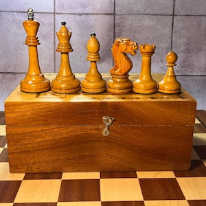 Juego de ajedrez soviético de gran maestro, años 50, en muy buen estado, con caja de ajedrez, años 70. Ajedrez de torneo de la URSS.
