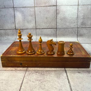 Rare Latvian chessmen Artel &quot;Sila&quot; 1953 made of wood in good condition. Great gift for mens, chess lovers and collectors!