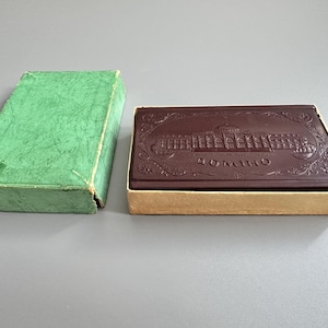 Domino sovietico Odessa con scatola in carbolite (bachelite). Con scatola di carta originale. Tutto è conservato in ottime condizioni, senza danni.