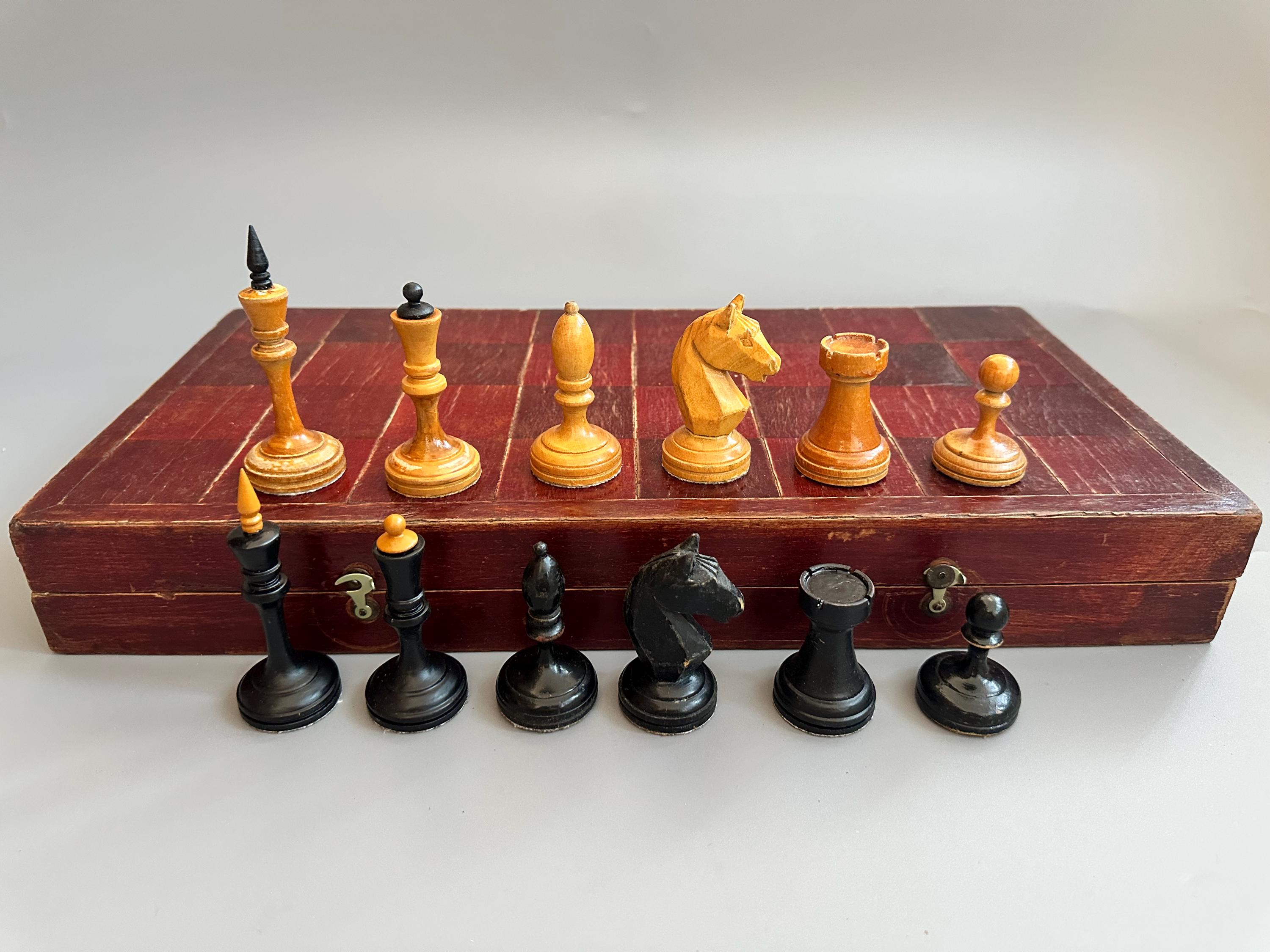 チェスの駒　白黒　アンティーク品 2025年最新】チェス 駒 アンティークの人気アイテム - メルカリ