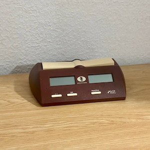 Dutch chess clock DGT 2000, certified by FIDE for tournaments. In the Kasparov-Kramnik match (at the world championship in 2002)