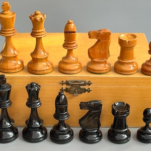 Spanish chess set with weights Chess box with Wooden chess pieces Tournament chess set vintage 70s in great condition