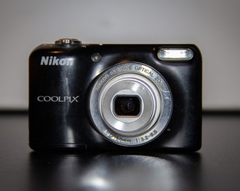 Y2K Digital camera Nikon Coolpix L29 Point and Shoot camera