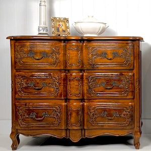 Vintage French Style Bombe Commode, Theodore Alexander, Dresser with 3 Drawers