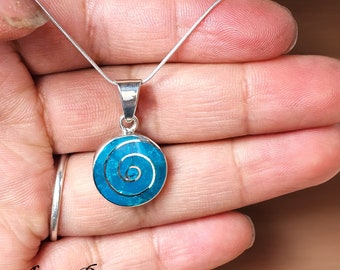 Colgante de turquesa en espiral en plata de ley – Collar artesanal