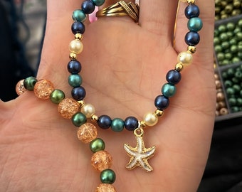 Bracelet composé de perles avec de nombreux motifs