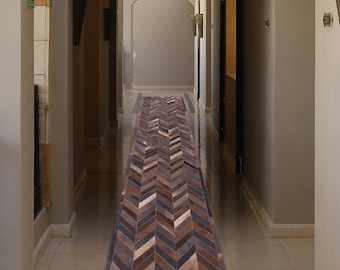 Tapete de couro bovino artesanal com patchwork marrom e preto, couro de vaca premium costurado à mão, com pelos | Tapete de couro bovino com patchwork