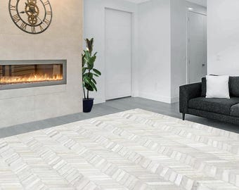 Handgefertigter Teppich aus Rindsleder Patchwork Weiße Kuhhaut Handgenähtes Premium Lederteppich Haar Auf |  Schwarzer Patchwork Teppich aus Rindsleder