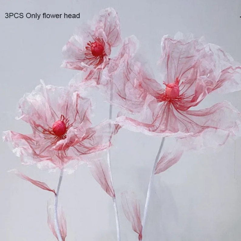 Puede incluir: Tres cabezas de flores de papel de seda rosa y blanco con centros rojos. 3PCS Only flower head.