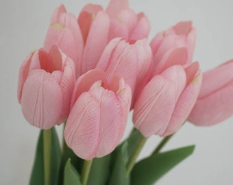 Fleurs de tulipe Real Touch, 5 boutons de tulipes hydratants au toucher, fleurs artificielles au toucher pour bouquet de mariage, décoration d'intérieur, décoration d'événement, cadeau pour elle