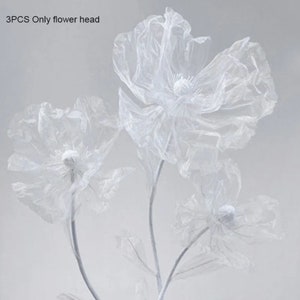 Puede incluir: Tres cabezas de flores de papel blancas y transparentes. Las cabezas de las flores son delicadas y tienen una textura arrugada. 3PCS Only flower head.
