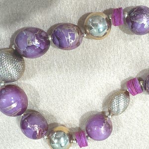 Vintage Dauplaise necklace In deep pink and gold beads. 1970