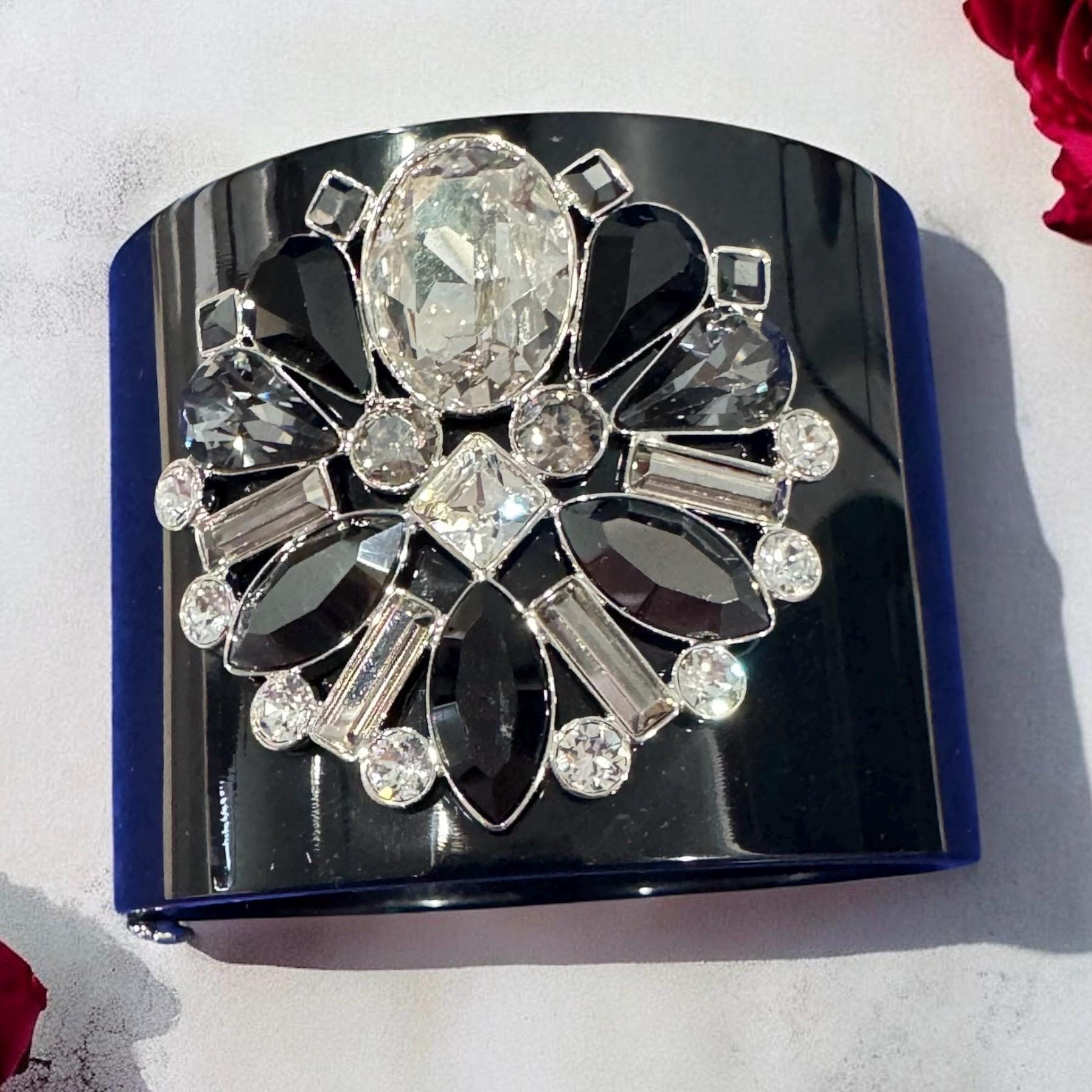 【55】SWAROVSKI Triumphal Black Bangle 55】SWAROVSKI Triumphal Black Bangle SWAROVSKI BLACK