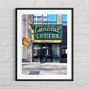 Central Camera 2 Chicago Fotodruck | Vintage Leuchtreklame | Historische Kamera Ladenkunst