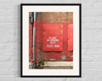 Stampa fotografica "Vietato fare pipì qui", divertente arte murale urbana / fotografia di cartelli nei vicoli di Chicago