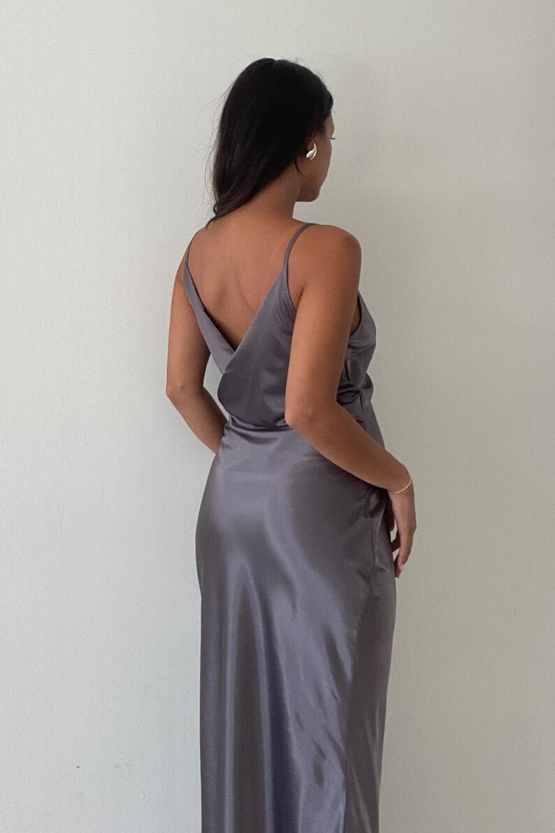 FITTED STRETCH SATIN COWL BACK