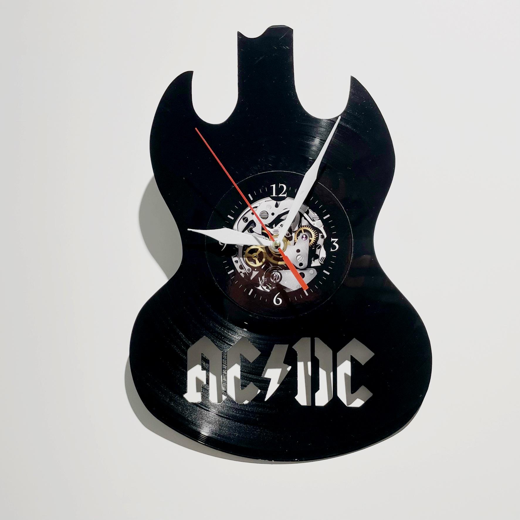 ACDC - Horloge en véritable disque vinyle découpé avec sticker personnalisable - France