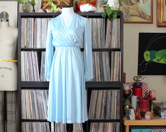 ice blue vintage 70s dress, surplice bodice, elastic waist, flowy middy skirt, womens size small