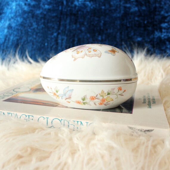 70s vintage butterfly trinket dish in an egg shap… - image 3