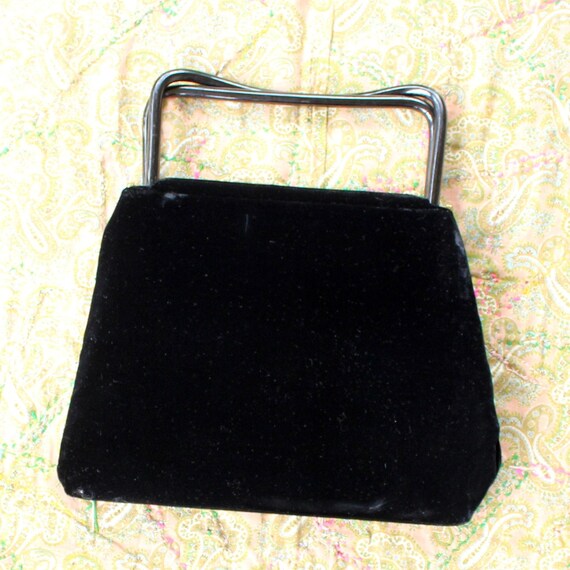 large vintage rayon velvet black handbag with inte