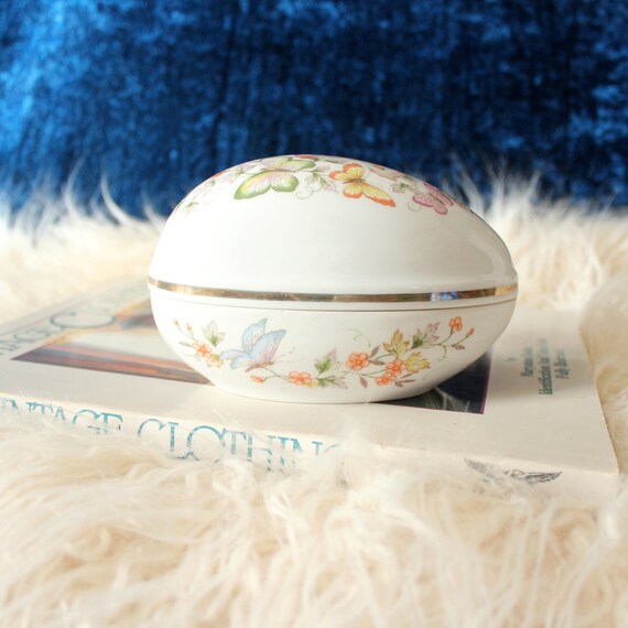 70s vintage butterfly trinket dish in an egg shap… - image 4