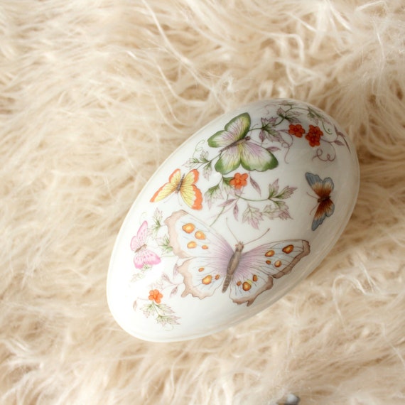 70s vintage butterfly trinket dish in an egg shap… - image 9