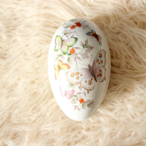70s vintage butterfly trinket dish in an egg shap… - image 2