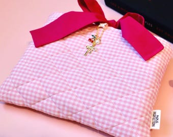 Capa de livro acolchoada rosa, capa de Bíblia com inicial personalizada, bolsa para livros de menina, bolsa de livros xadrez, capa de Bíblia personalizada com laço rosa, bolsa de livros