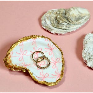 Oyster Shell Ring Dish Coastal Jewelry Dish Gold Trim Trinket Dish Beach House Decor Gift For Women Aesthetic Vanity Decor