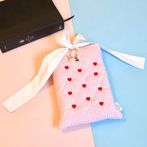 Custom Quilted Bible Case For Women Personalized Bible Sleeve With Bow Pink Book Sleeve Embroidered Bible Cover Sleeve For Women With Pocket