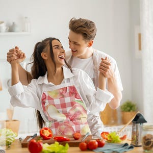Apple Design Kitchen Apron: Vibrant Colors, Stain-Free Fabric