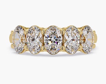 1.75カラットのラボグロウンオーバルダイヤモンドを使用したアニバーサリーバンド：14Kゴールド製5ストーンリング