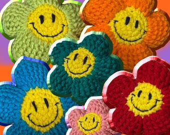 Handmade Crochet Smiley Flower Keychain (Size small 9.5cm x 9.5cm) – Cute & Colorful Accessories for Bags, Backpacks and Keys