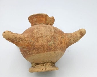 Tetera de arcilla antigua 2000 a.C.