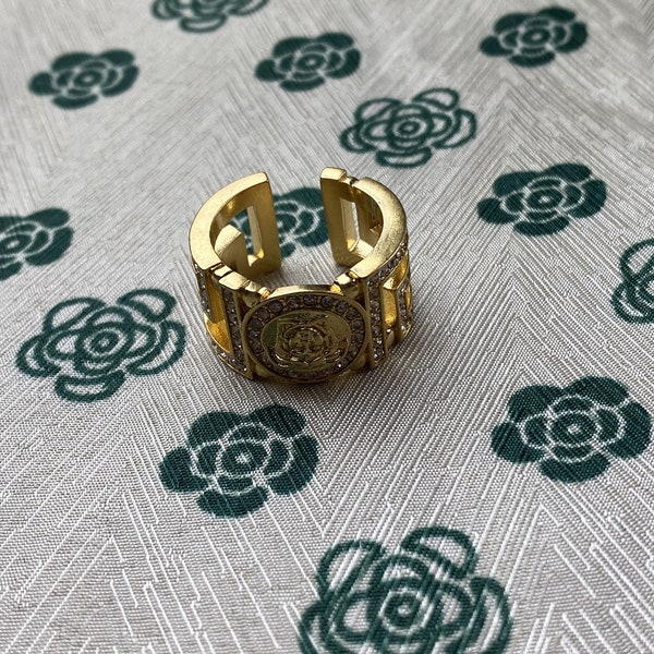 Vintage Versace Gold Medusa Ring Rare Stunning Ring US 7