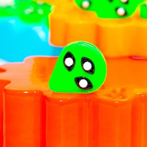 Glowing Alien Bead Charms: Black Light Reactive Kandi Beads